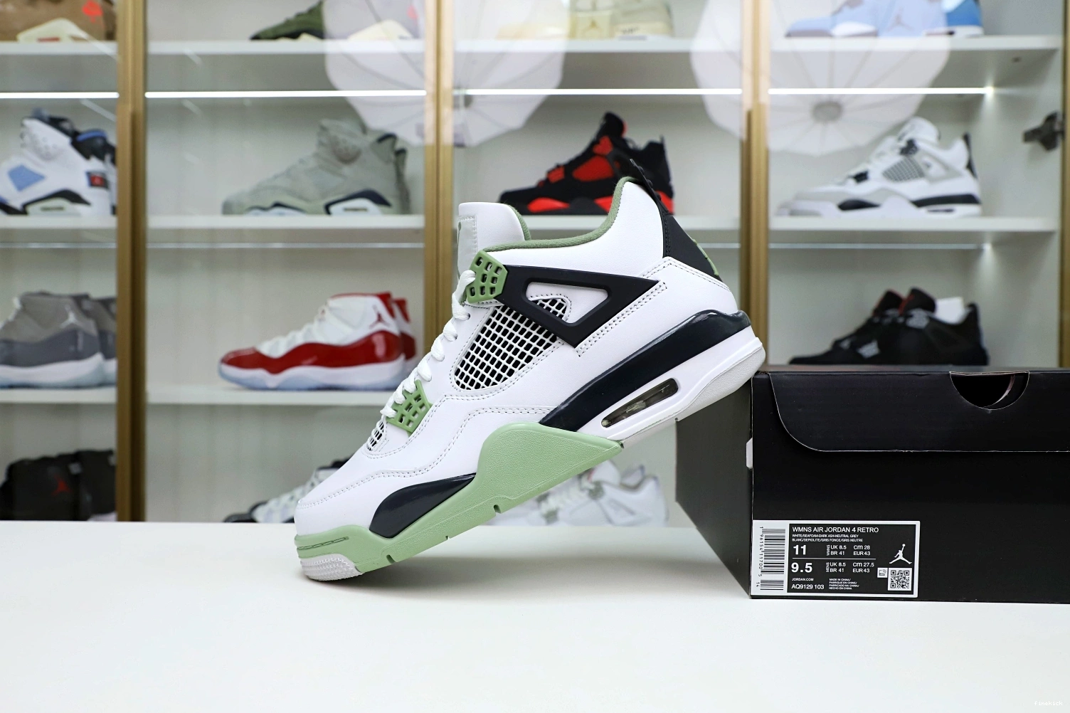 4 JORDAN AIR 